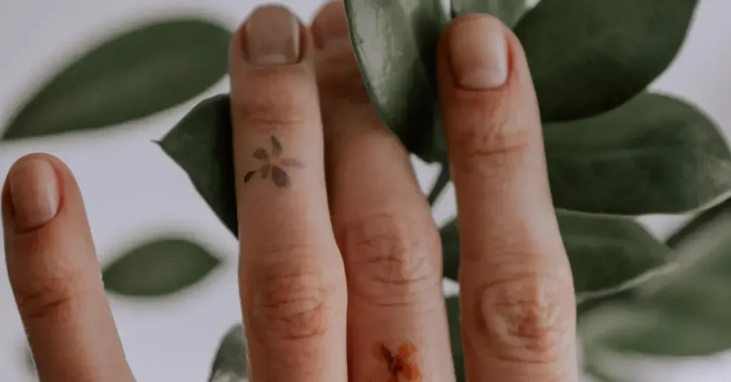 finger tattoos couples