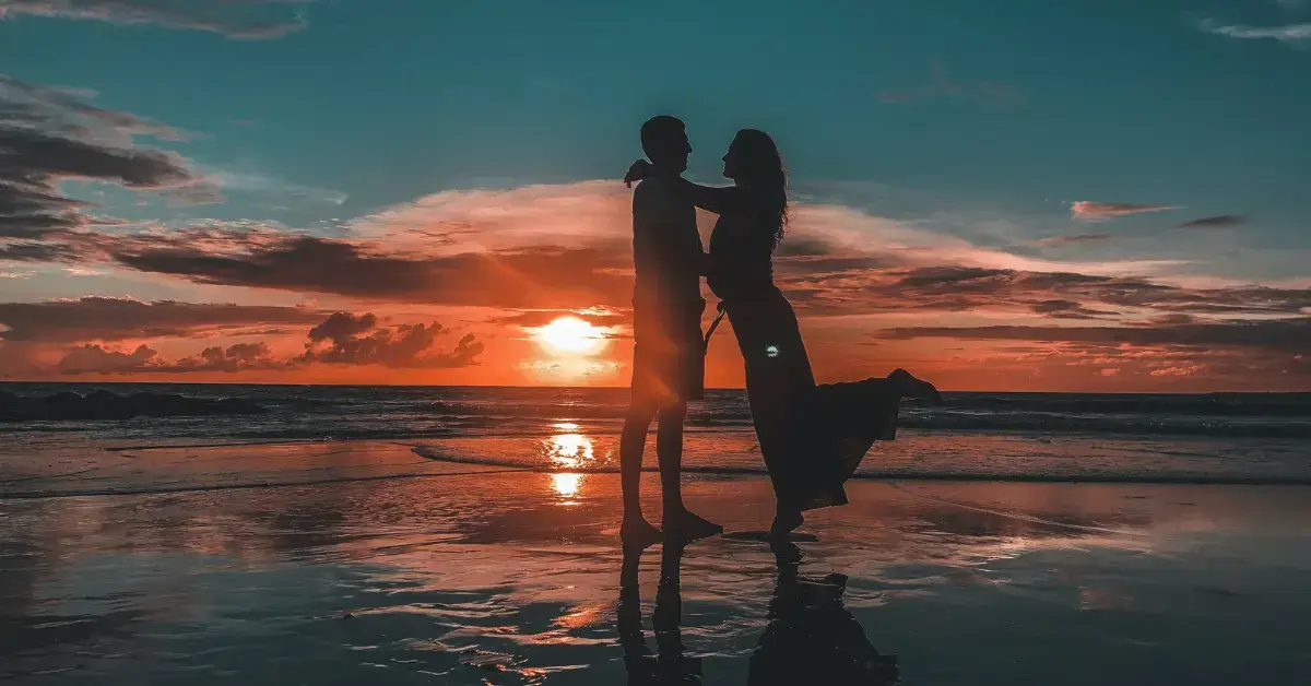 beach couple poses